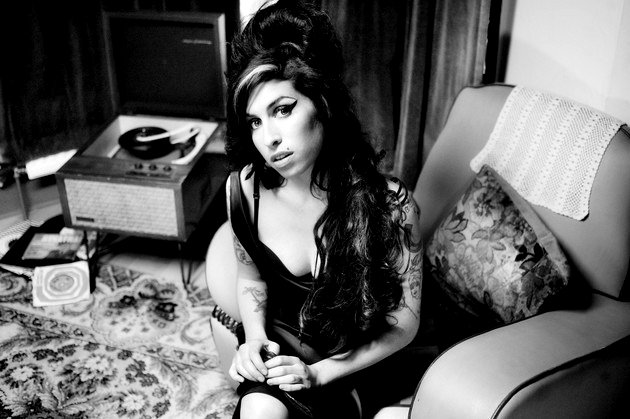 Amy Winehouse en el videoclip de Back to Black.