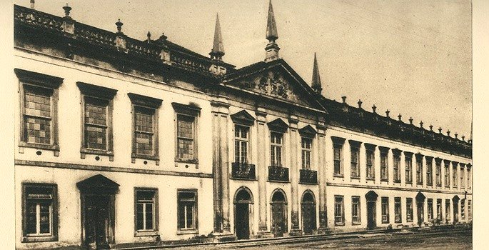 El poeta Gonçalves Dias vivió en la Universidad de Coimbra durante varios años de su juventud. El joven hizo allí una serie de amistades y fue corrompido por el romanticismo que ya reinaba en Europa.