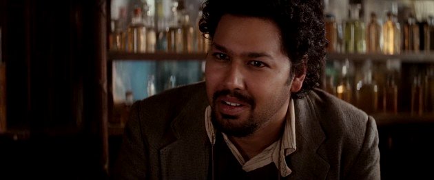 Dileep Rao interpreta a Yussuf.