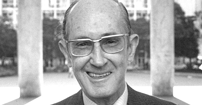 Retrato de Carlos Drummond de Andrade.