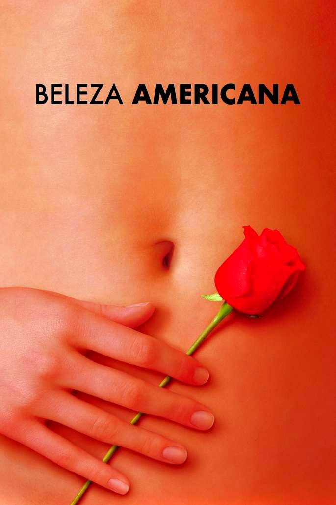 Un ombligo femenino con una mano justo debajo, sosteniendo una rosa roja.