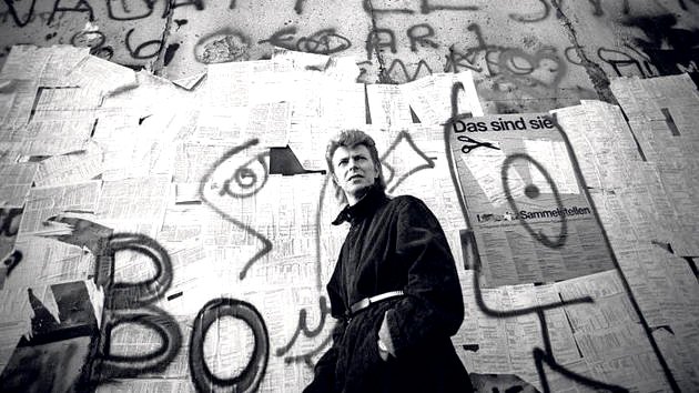 Retrato de David Bowie en el Muro de Berlín (1987)