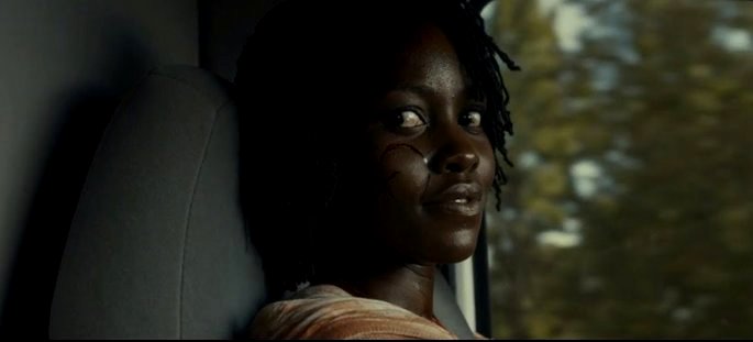 La escena final de la película Us - Adelaide sonríe