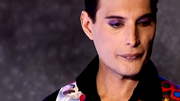 Freddie Mercury solo salió con la enfermedad poco antes de morir.