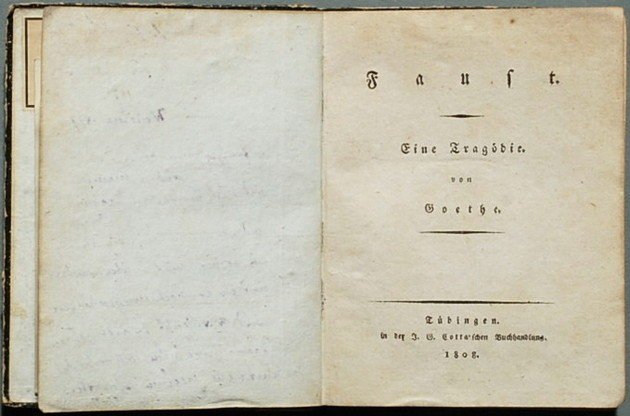 La primera edición de Fausto (1808), un poema trágico escrito por Goethe que sirvió como principal influencia para la composición de Bohemian Rhapsody, de la Reina.