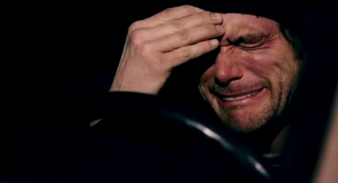 joel esta llorando