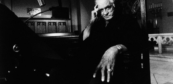 Retrato en blanco y negro de Johnny Cash.