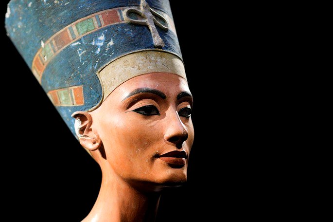 Busto de Nefertiti, obra del escultor Tutemés