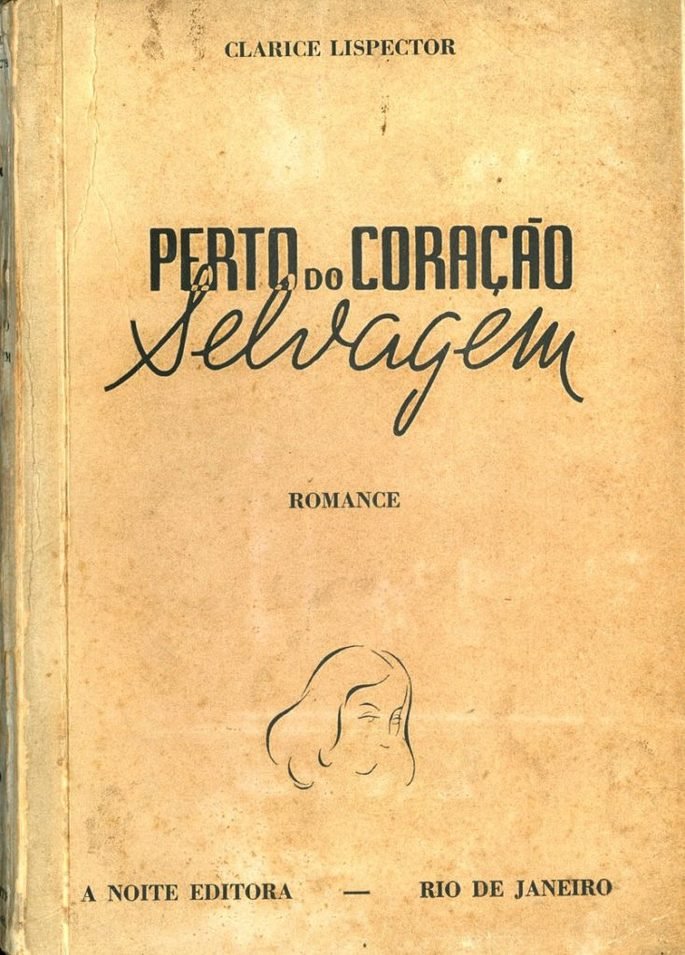 Junto a la primera edición de la portada del libro Corazón Salvaje
