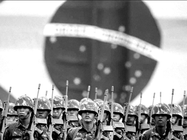 Soldados durante la dictadura militar.